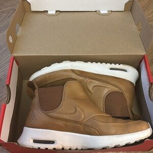 NIKE Air Max Thea Mid Sneaker Boot